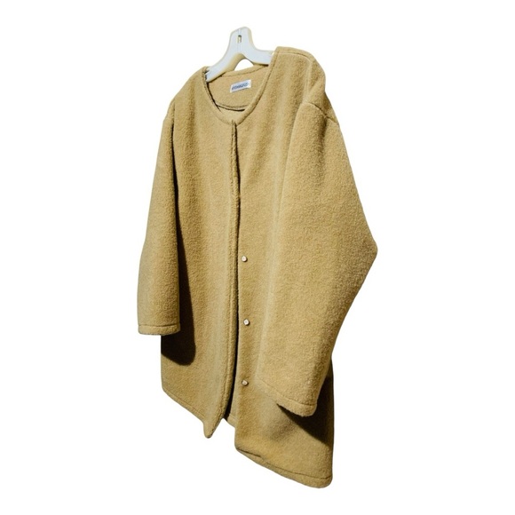 Women’s Ailishangfushi (Japan) Hidden Button Sherpa Jacket - Picture 3 of 5